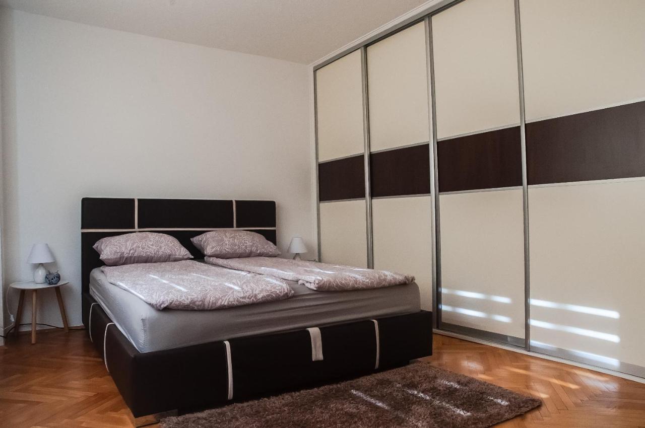 Apartment Point *